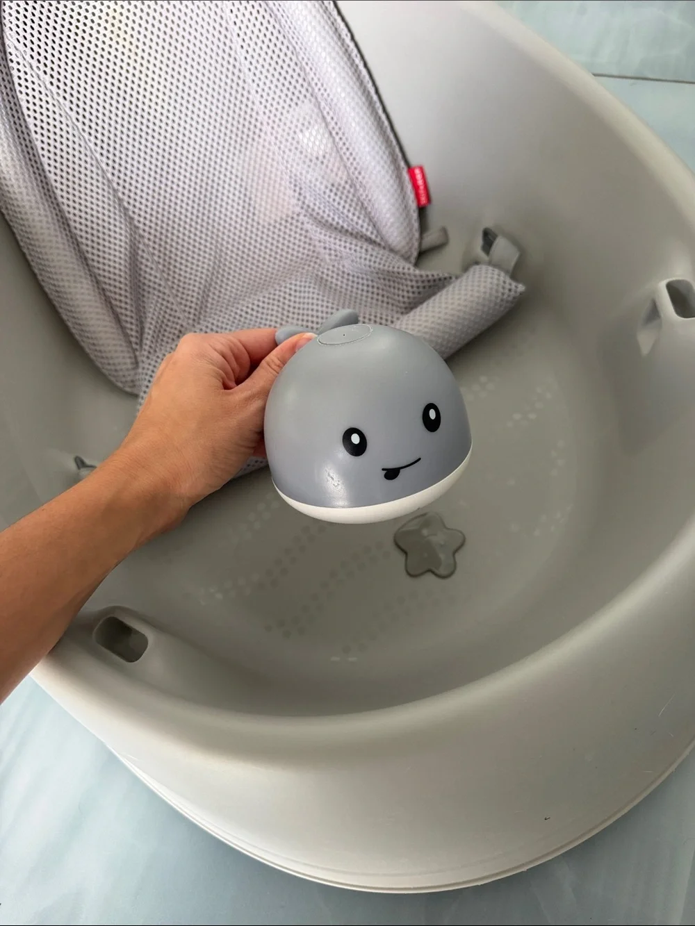 Skip Hop Gray Whale Infant Bath Tub with Mesh Sling and whale bath sprinkler